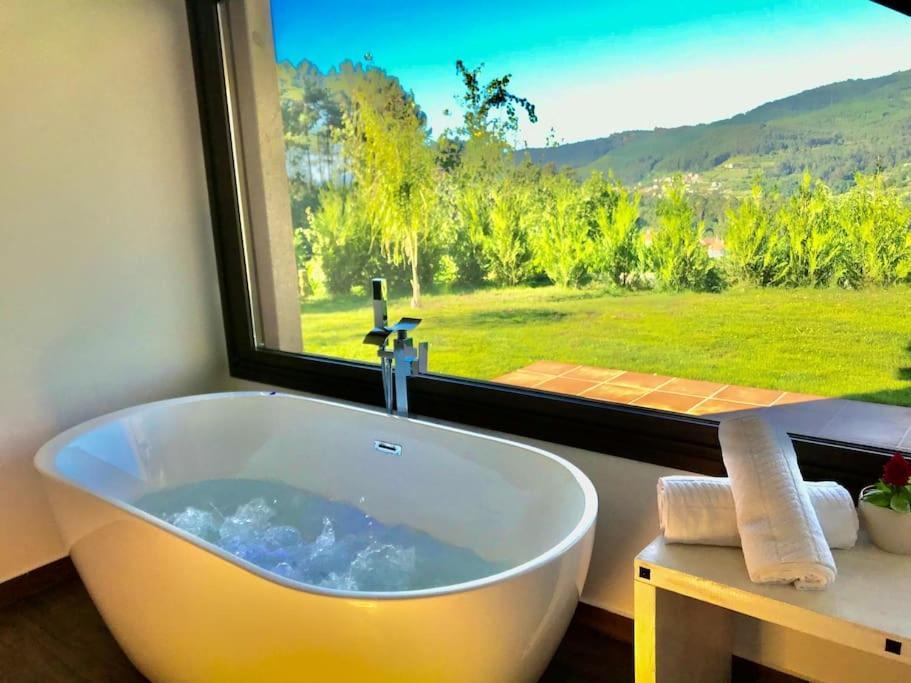 Casa Nueva En Vigo Rural Mos Con Jacuzzi Y Chimenea Para Escapada Romantica Понтеведра Екстериор снимка