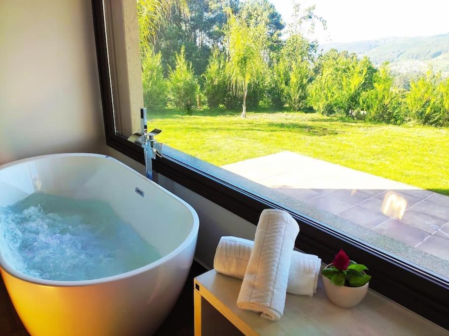 Casa Nueva En Vigo Rural Mos Con Jacuzzi Y Chimenea Para Escapada Romantica Понтеведра Екстериор снимка